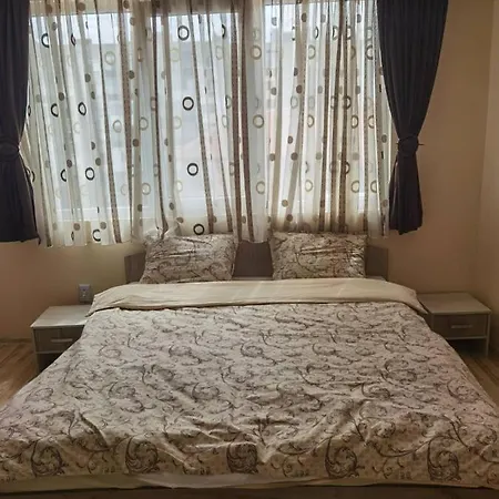 дани Dani Apartamento Kazanlŭk