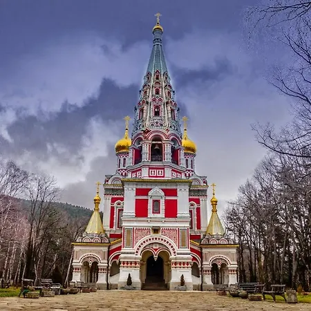 дани Dani Kazanlŭk