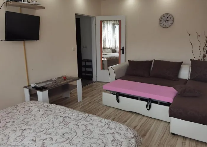 дани Dani Kazanlŭk