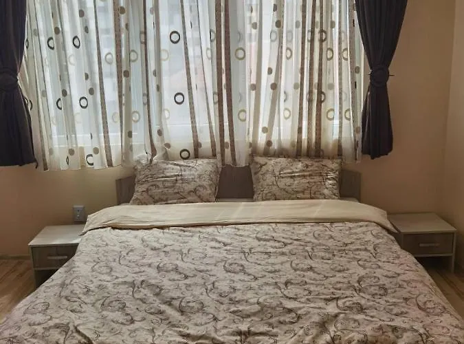 дани Dani Apartament Kazanlŭk